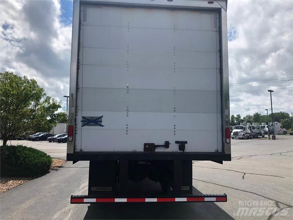 Freightliner M2 106 Sanduk kamioni