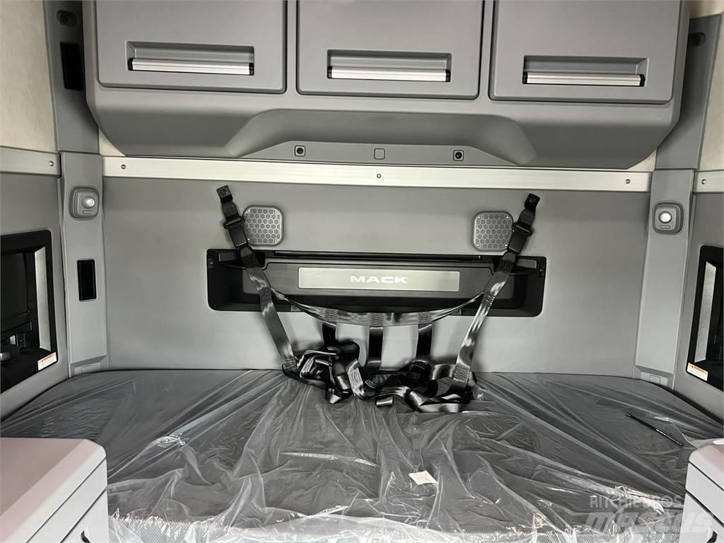 Mack AN64T Tegljači