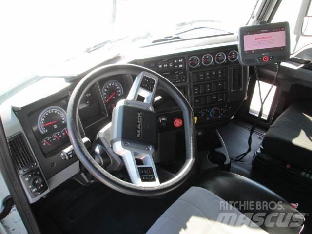 Mack AN64T Tegljači