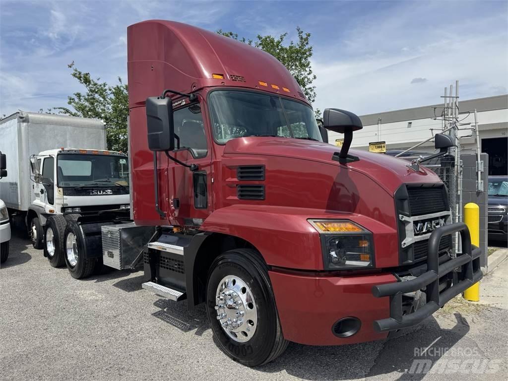 Mack AN64T Tegljači