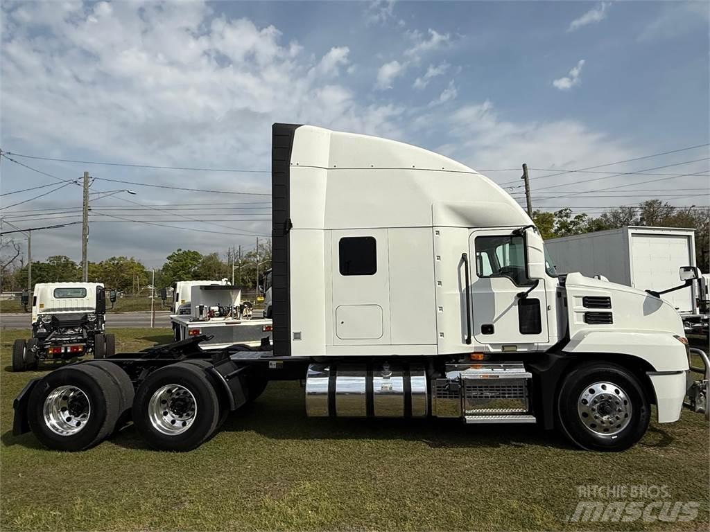Mack AN64T Tegljači
