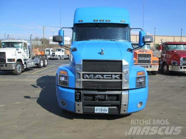 Mack AN64T Tegljači