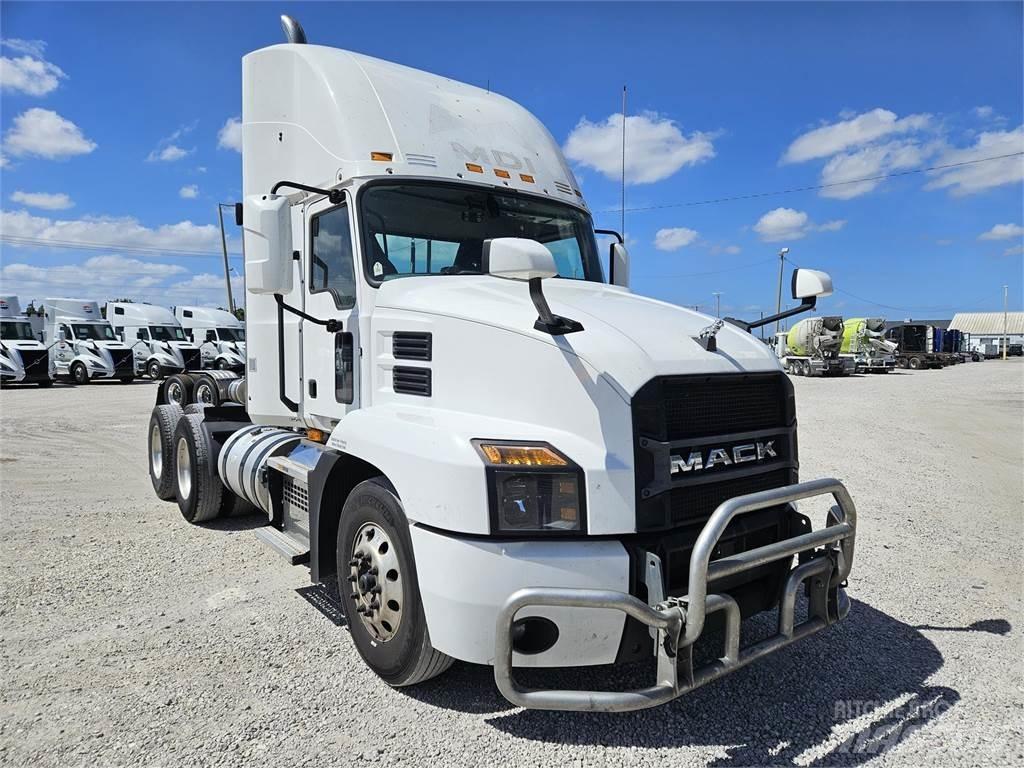 Mack AN64T Tegljači