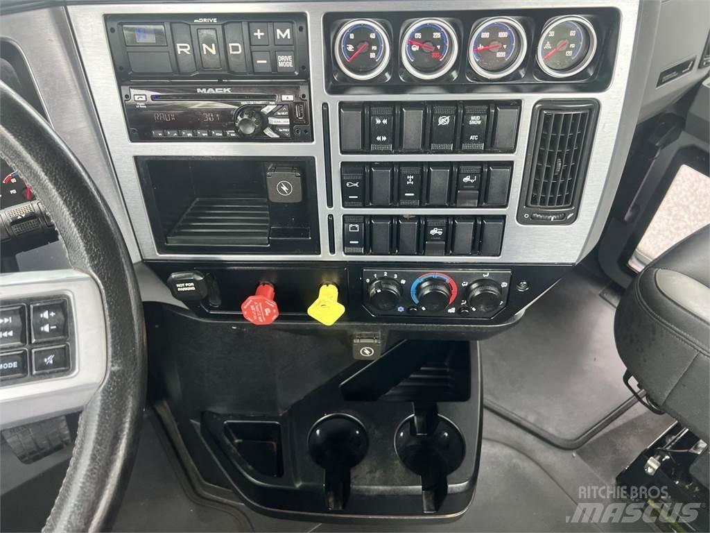 Mack AN64T Tegljači