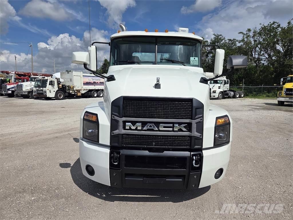 Mack AN64T Tegljači