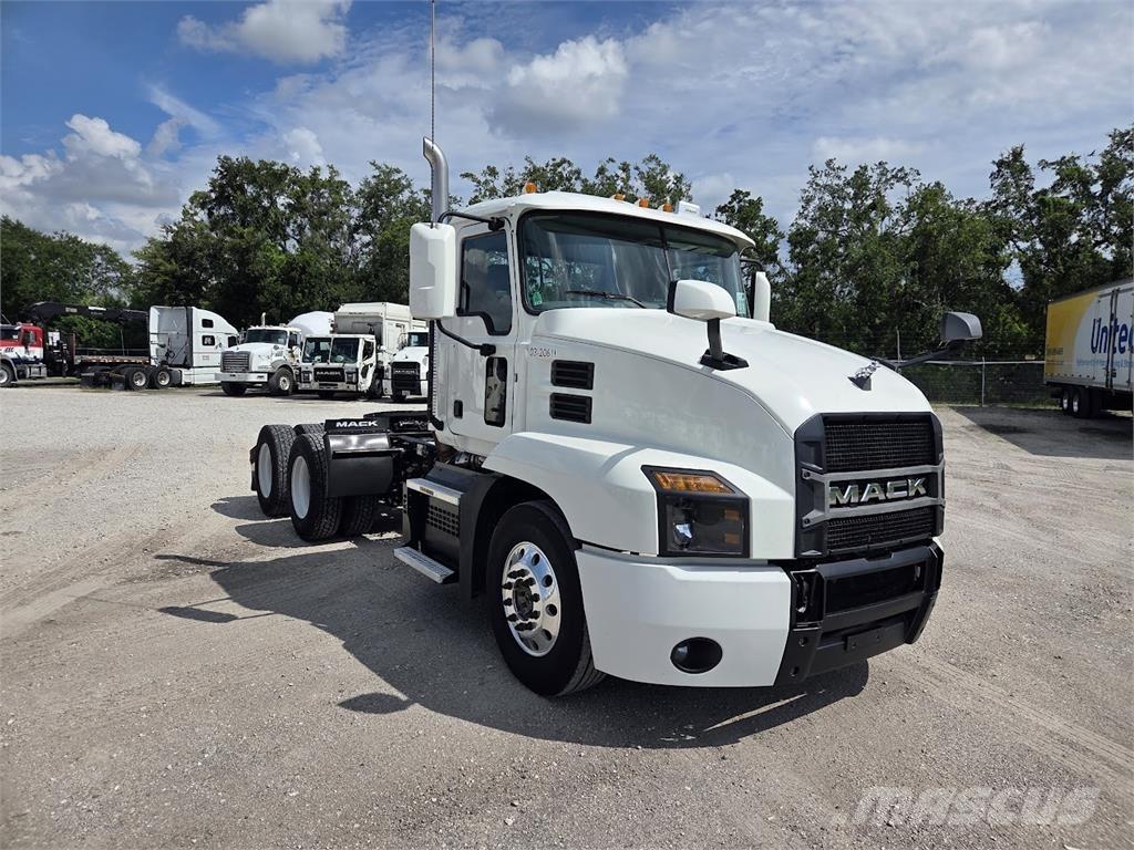 Mack AN64T Tegljači
