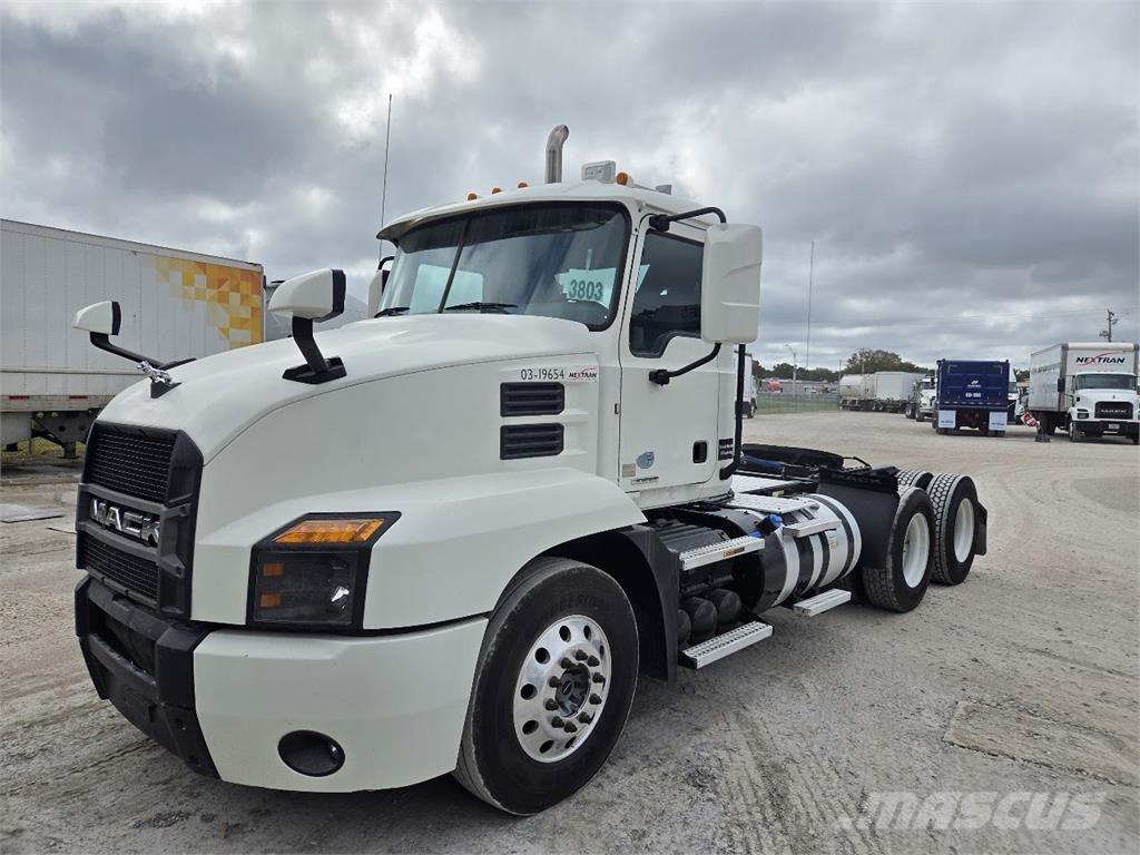 Mack AN64T Tegljači
