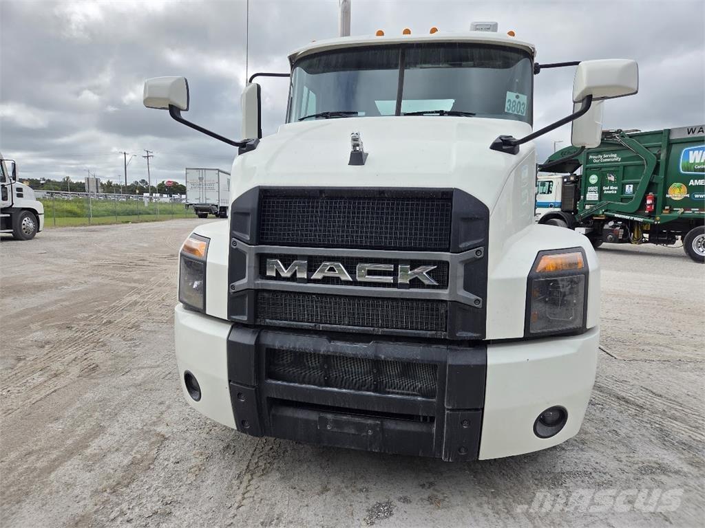 Mack AN64T Tegljači