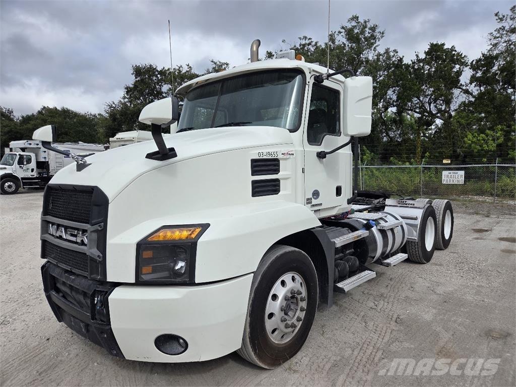 Mack AN64T Tegljači