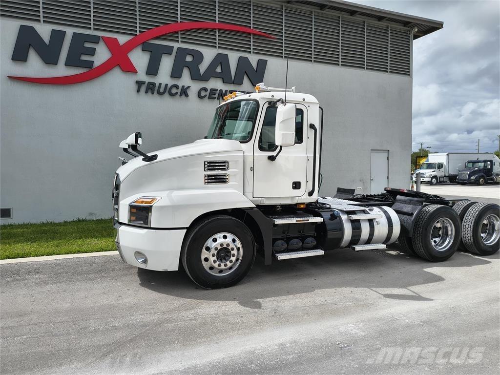 Mack AN64T Tegljači