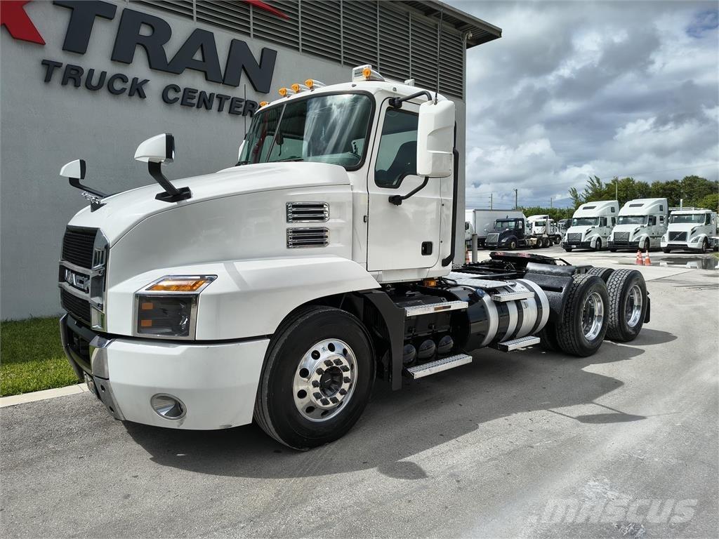 Mack AN64T Tegljači