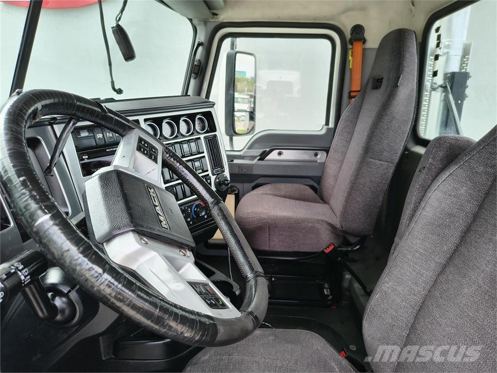 Mack AN64T Tegljači