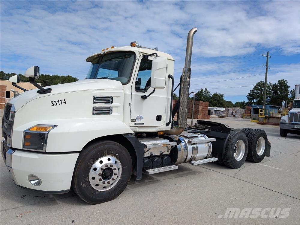 Mack AN64T Tegljači