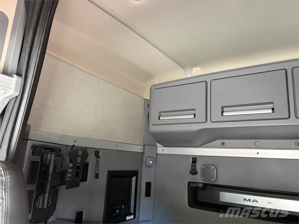 Mack AN64T Tegljači