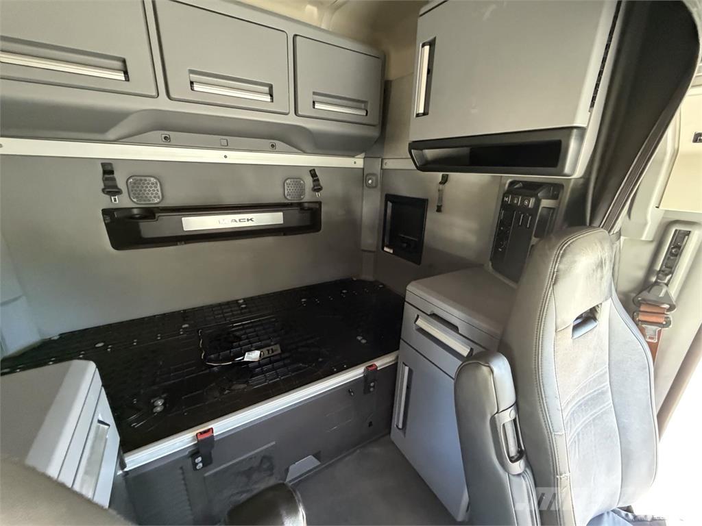 Mack AN64T Tegljači