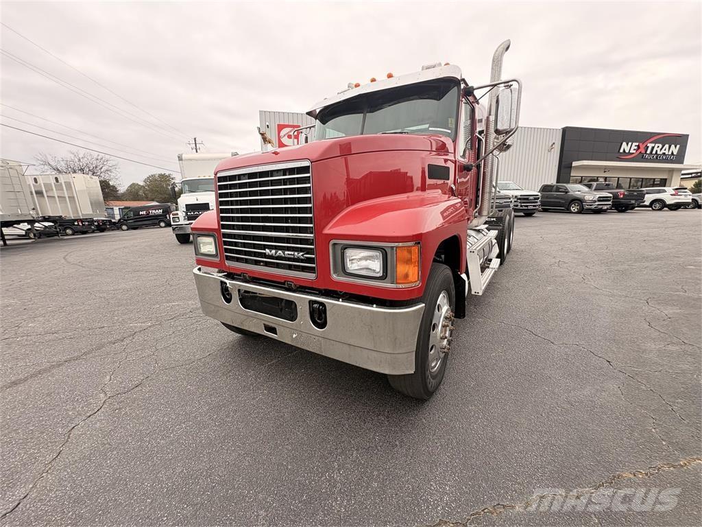 Mack CHU613 Tegljači