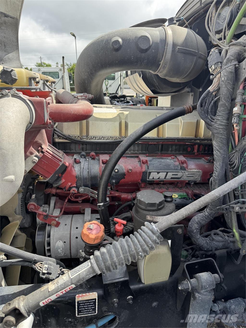 Mack CXU613 Tegljači