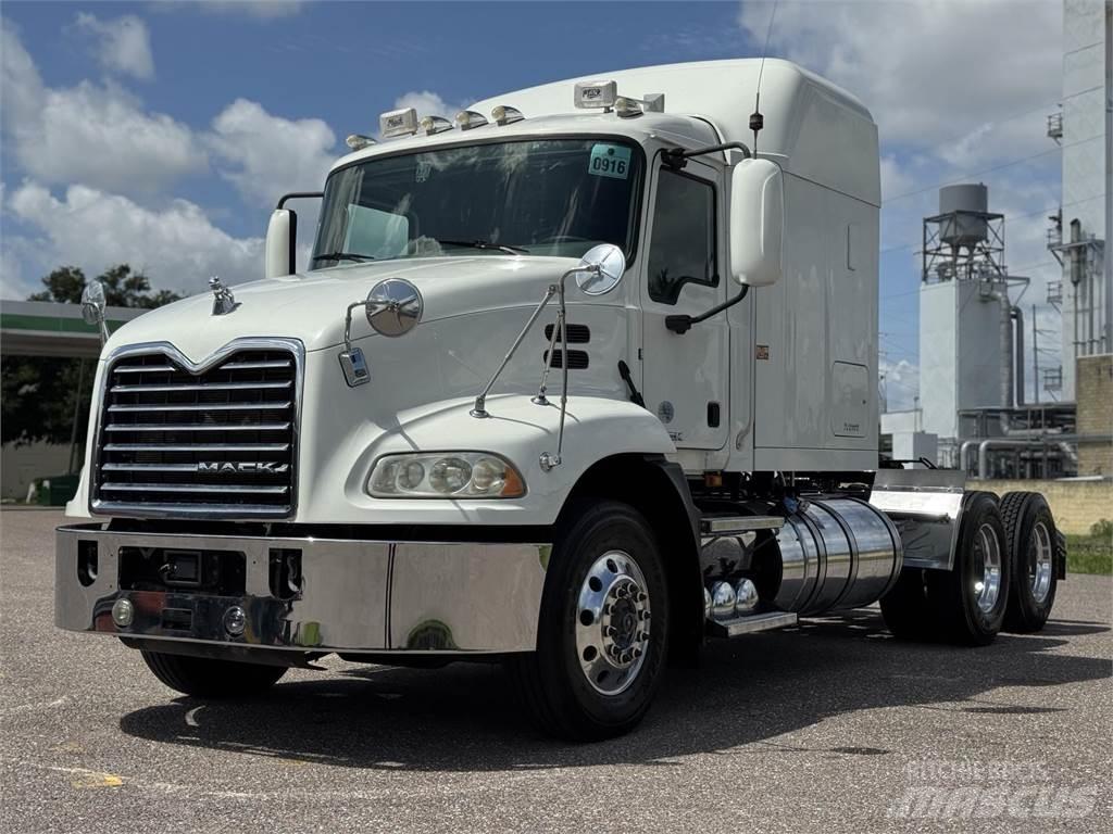 Mack CXU613 Tegljači