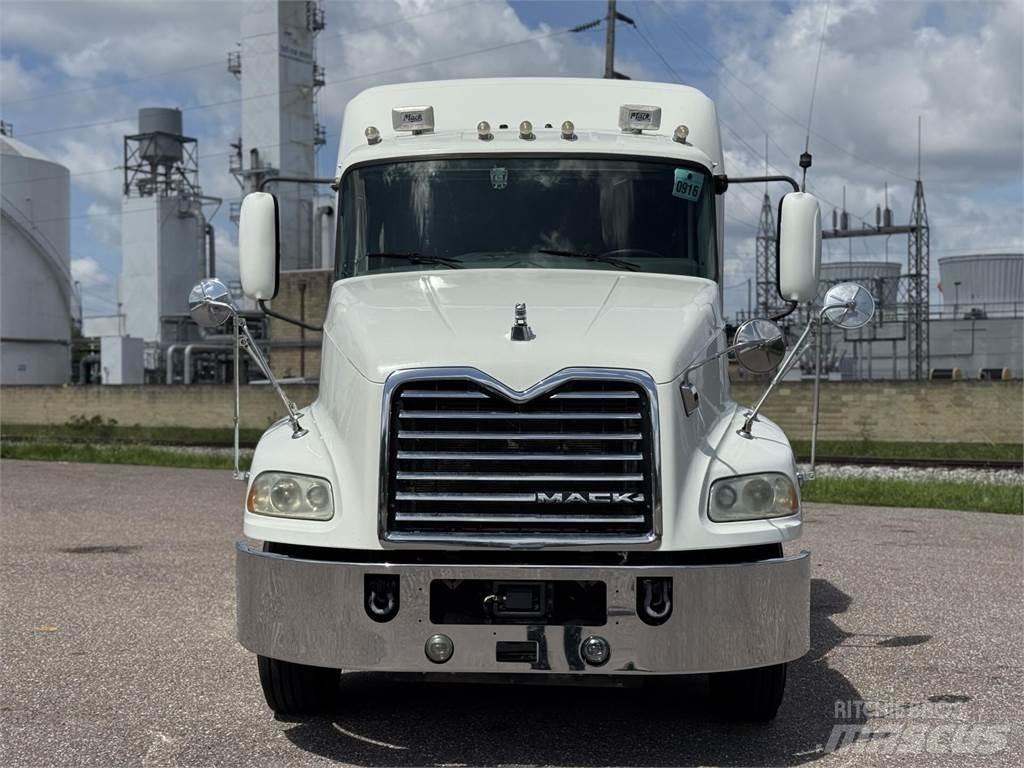 Mack CXU613 Tegljači