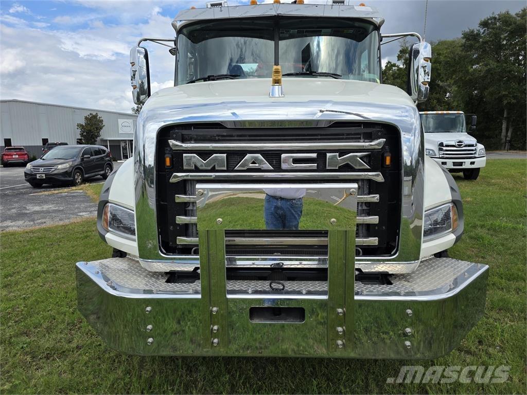 Mack GR64BR Kiperi kamioni