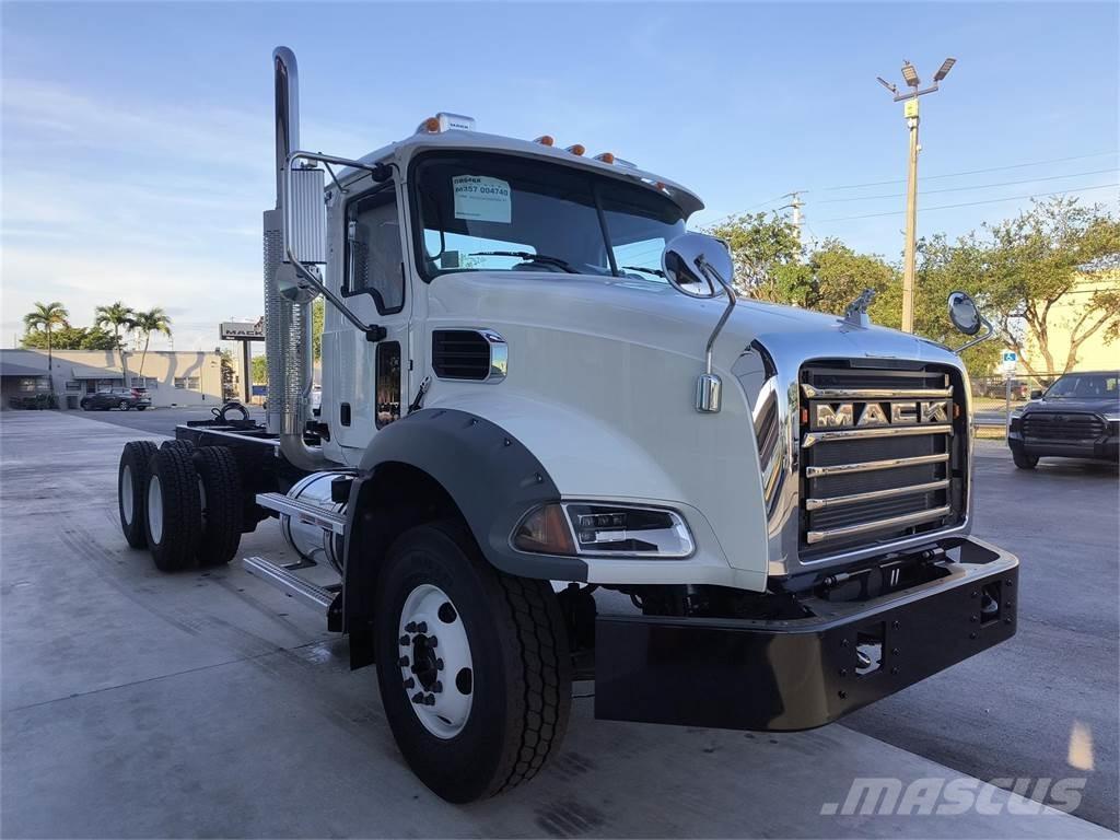 Mack GR64BX Kiperi kamioni