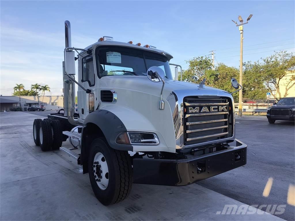Mack GR64BX Kiperi kamioni