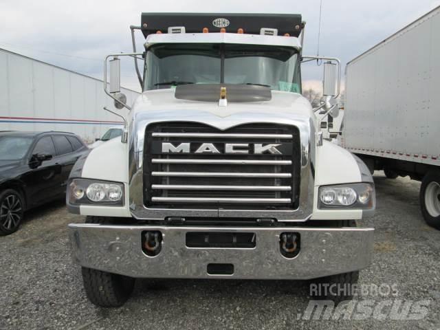 Mack GR64F Kiperi kamioni