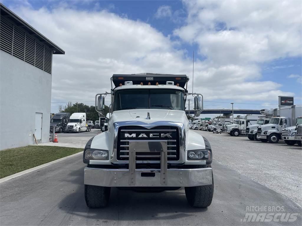 Mack GR64F Kiperi kamioni