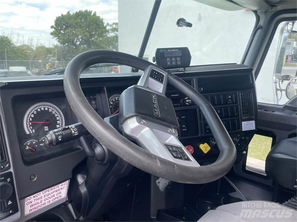 Mack GR64F Kiperi kamioni