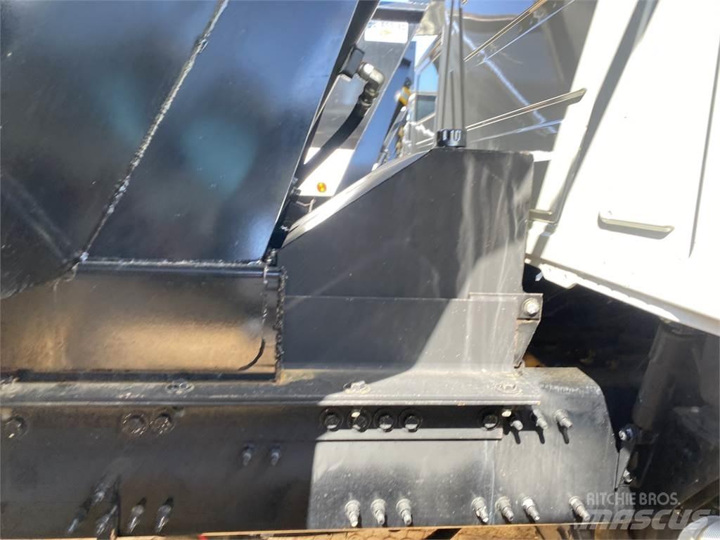 Mack GR64F Kiperi kamioni