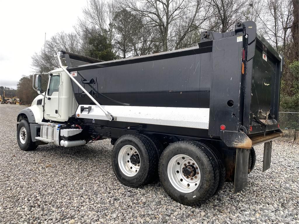Mack GR64FR Kiperi kamioni