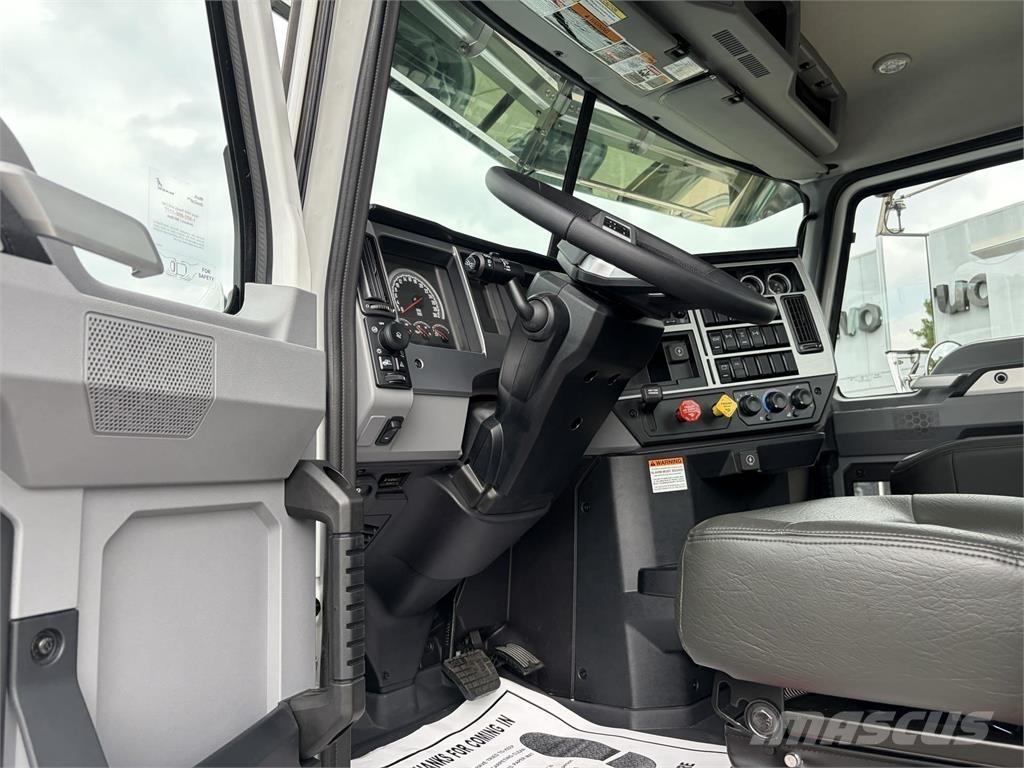 Mack GR64FT Tegljači