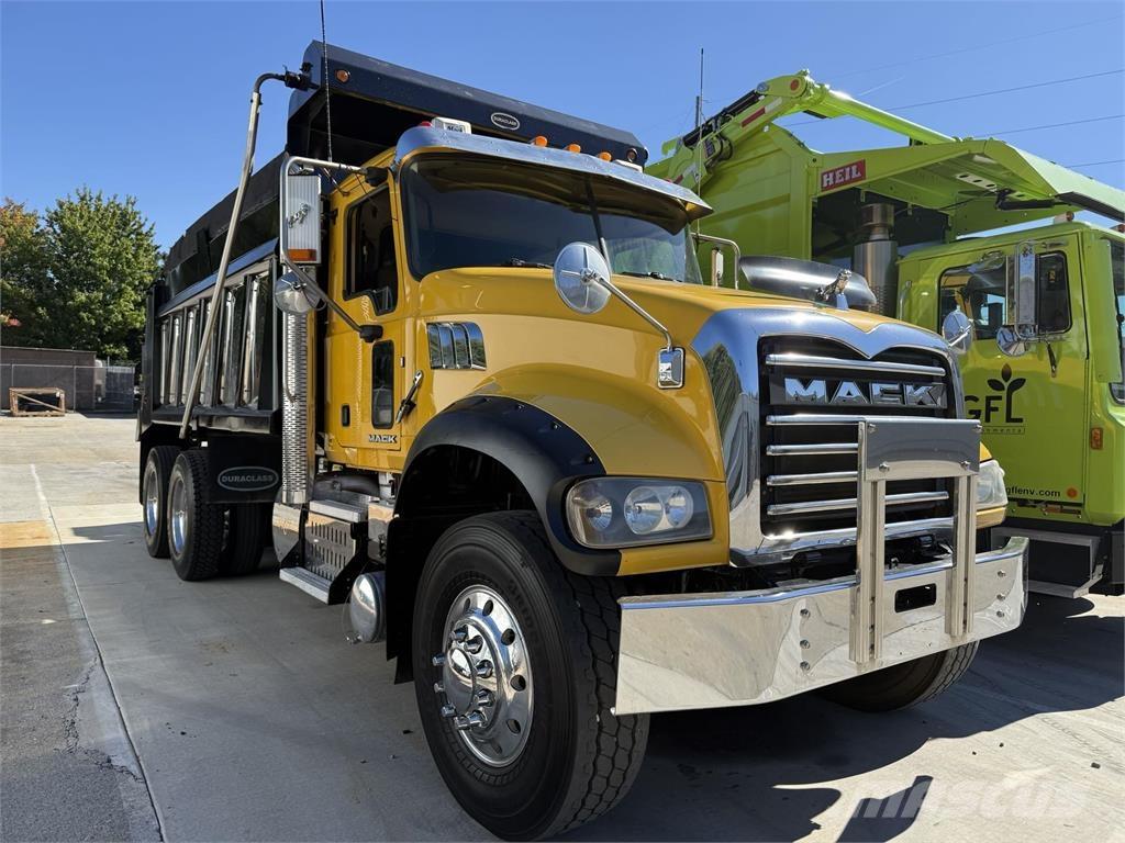 Mack GU713 Kiperi kamioni