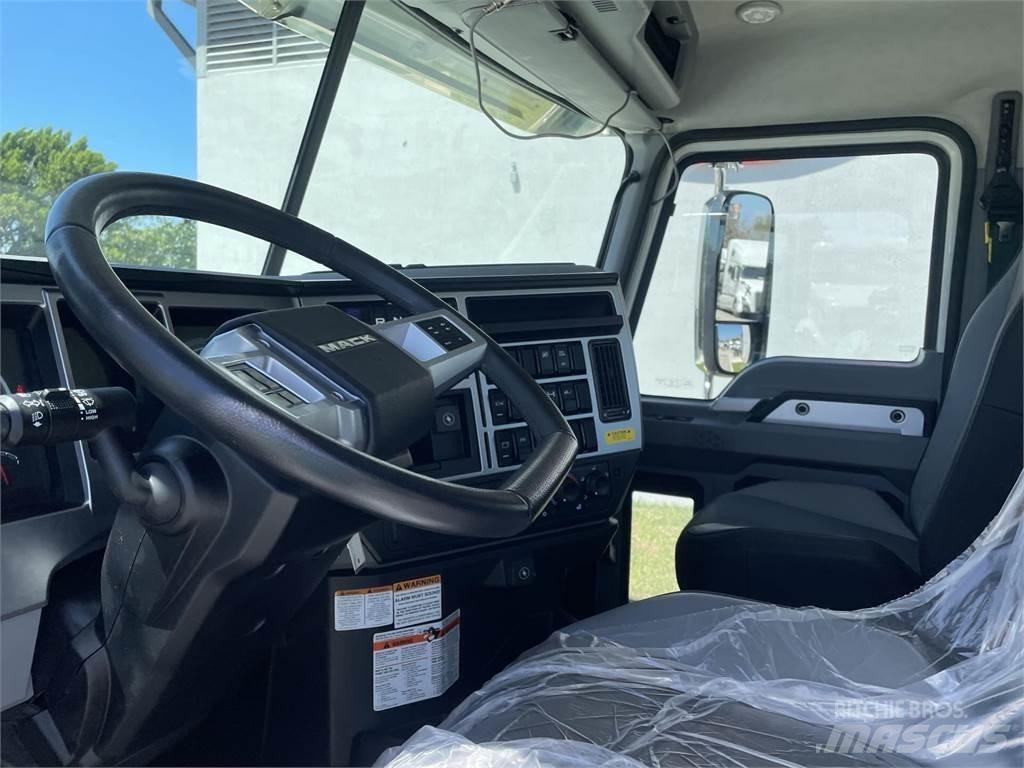 Mack PI64T Tegljači
