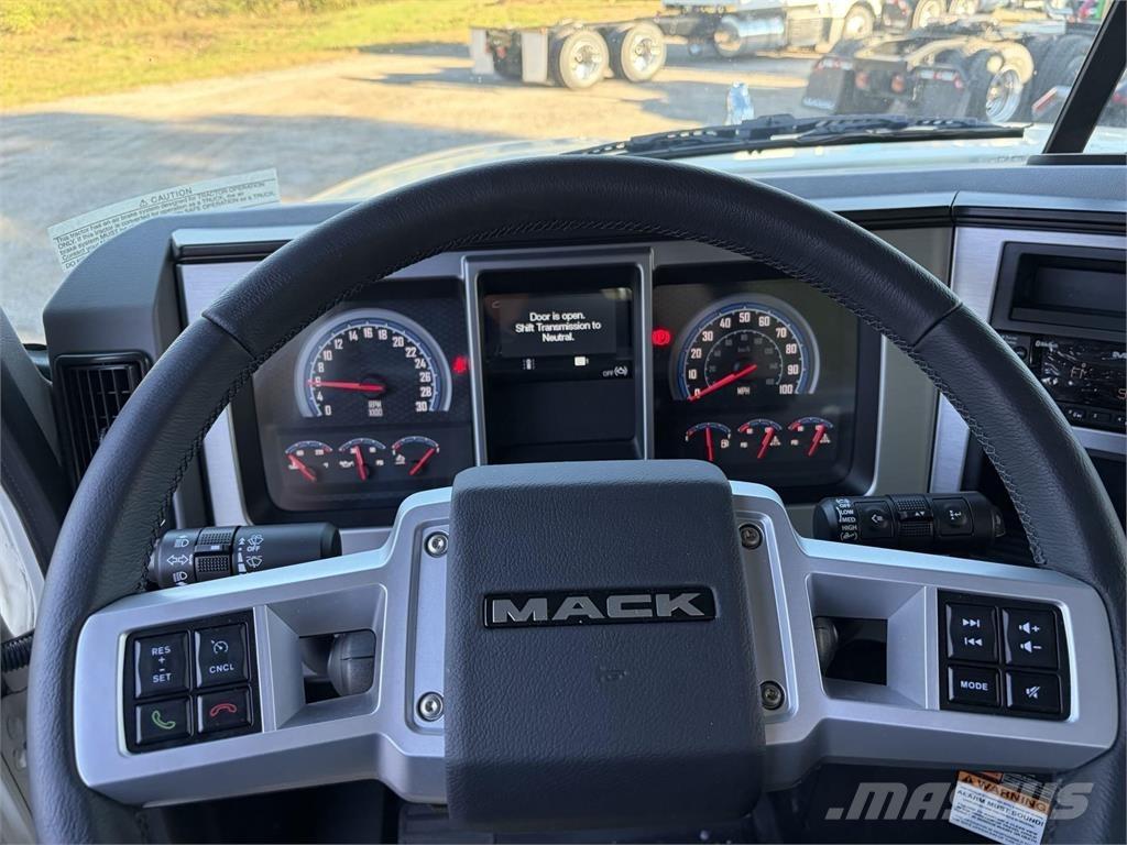 Mack PI64T Tegljači