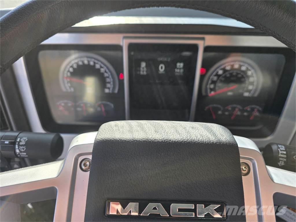 Mack PI64T Tegljači
