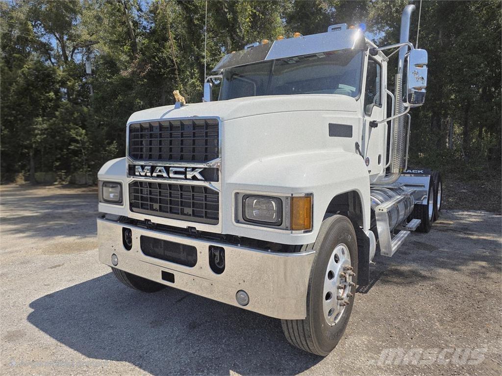 Mack PI64T Tegljači