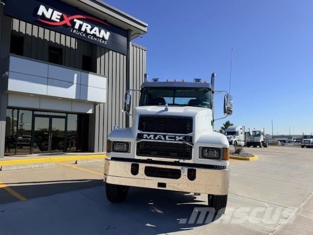 Mack PI64T Tegljači