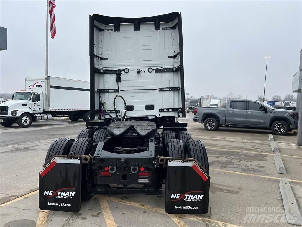 Volvo NEW VNL860 Tegljači