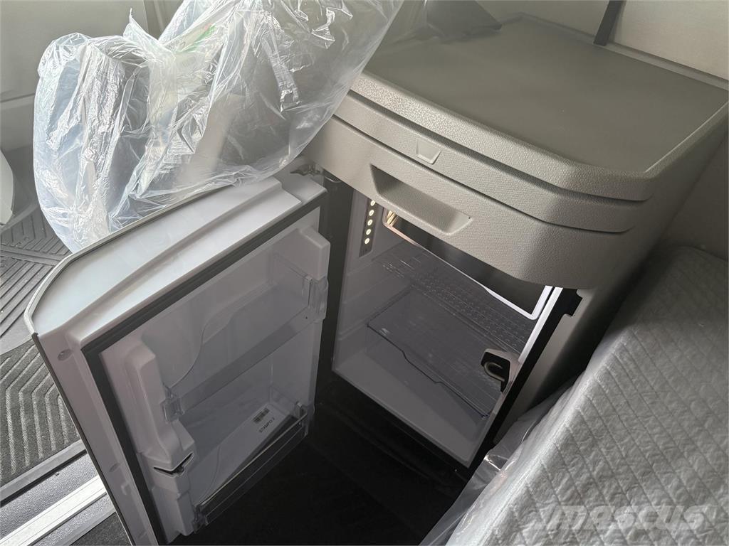 Volvo NEW VNL860 Tegljači