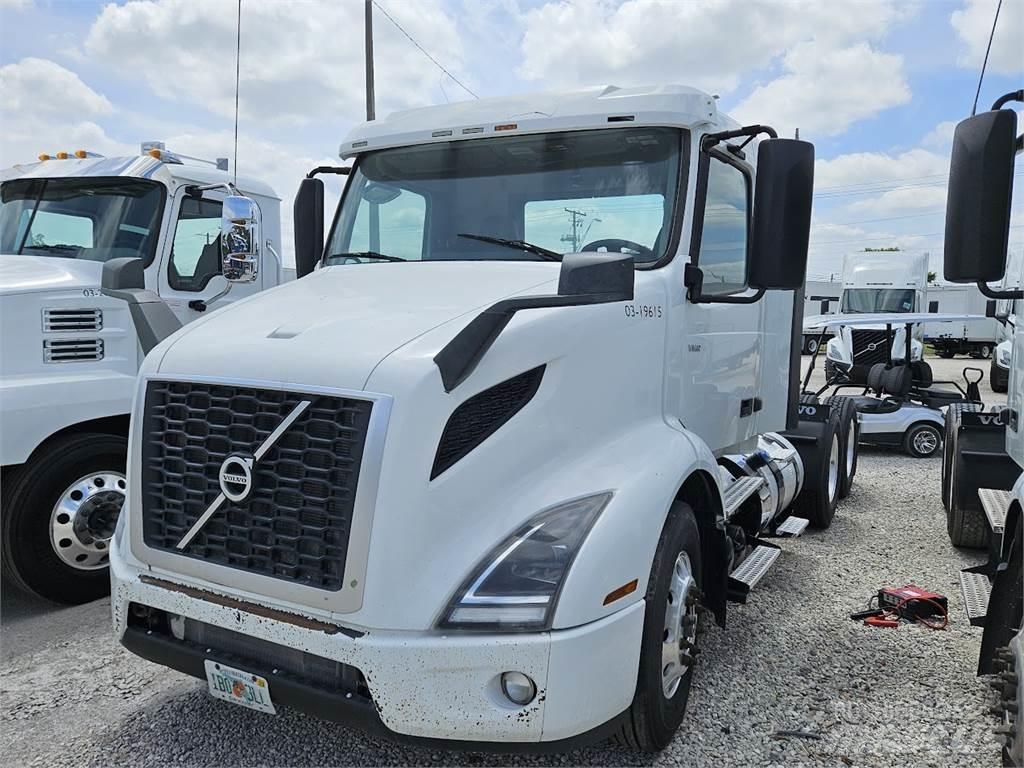 Volvo VNL64T300 Tegljači