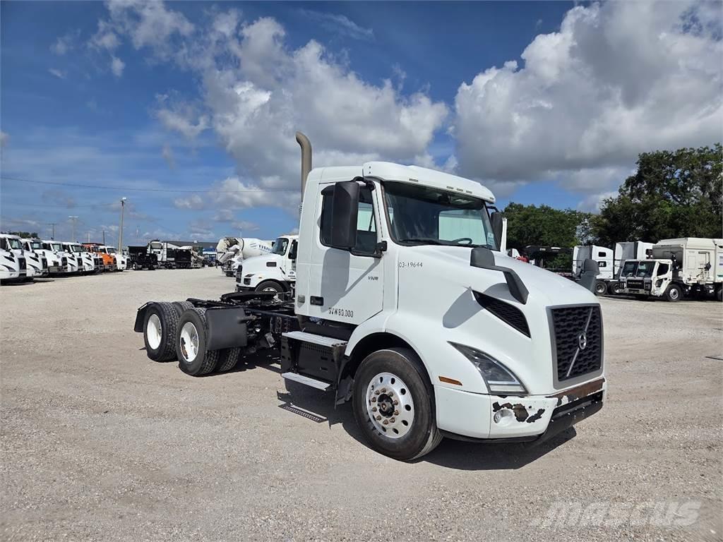 Volvo VNL64T300 Tegljači