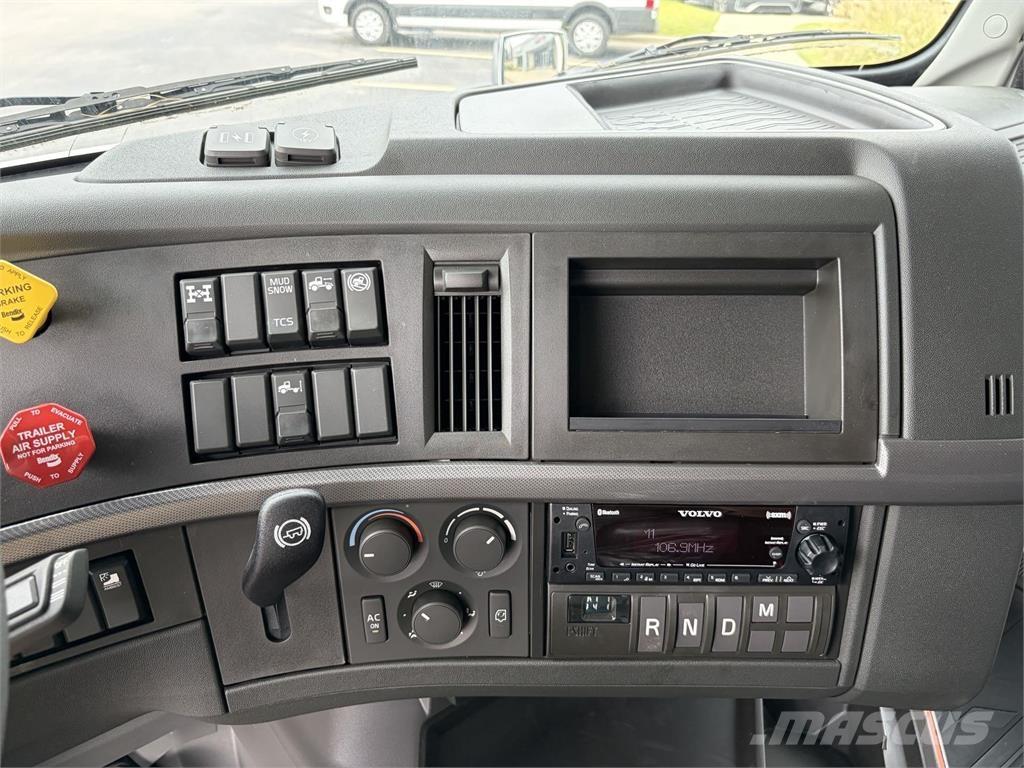 Volvo VNL64T740 Tegljači