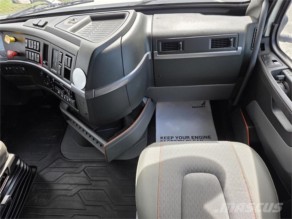 Volvo VNL64T760 Tegljači