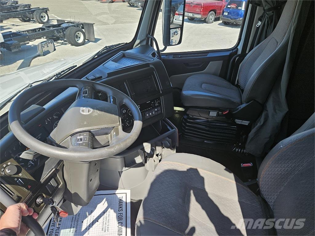 Volvo VNL64T860 Tegljači
