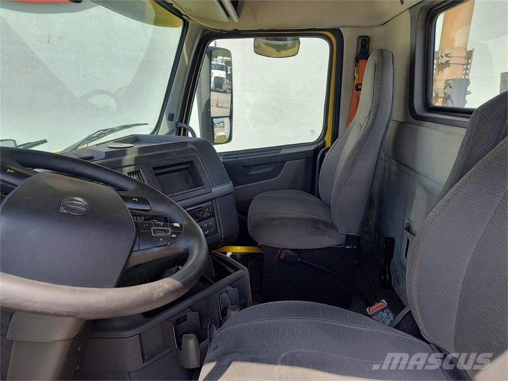 Volvo VNR64T Tegljači