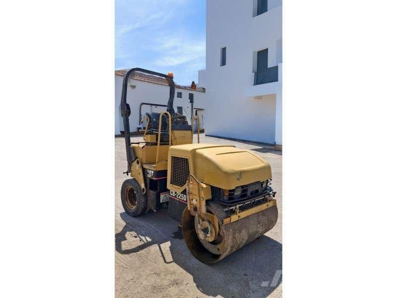 CAT CB225D Nabijači zemlje