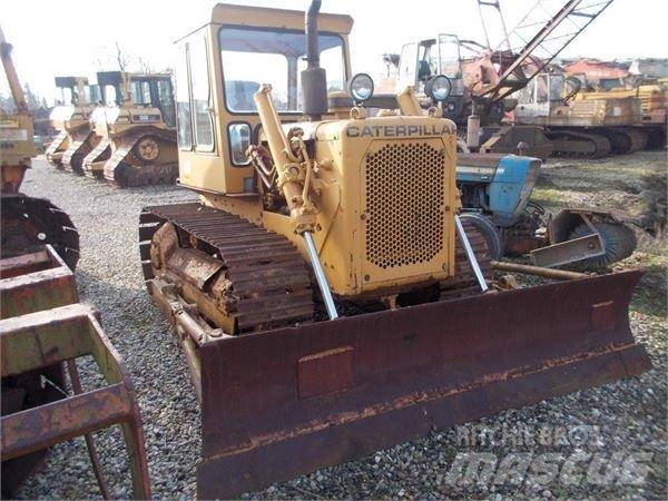 CAT D4D Buldožeri guseničari