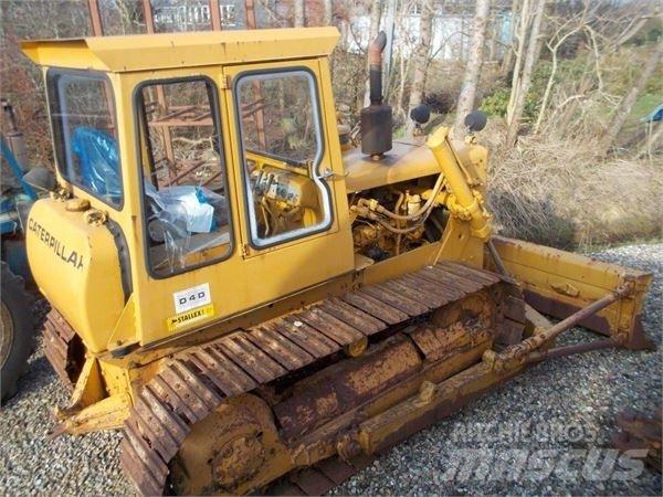 CAT D4D Buldožeri guseničari