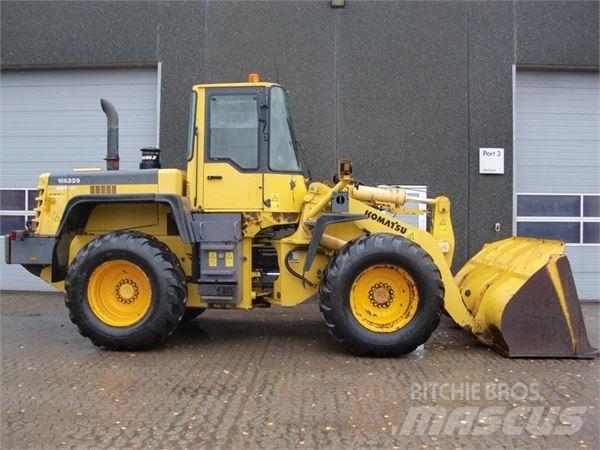 Komatsu WA320 Utovarivači na točkove